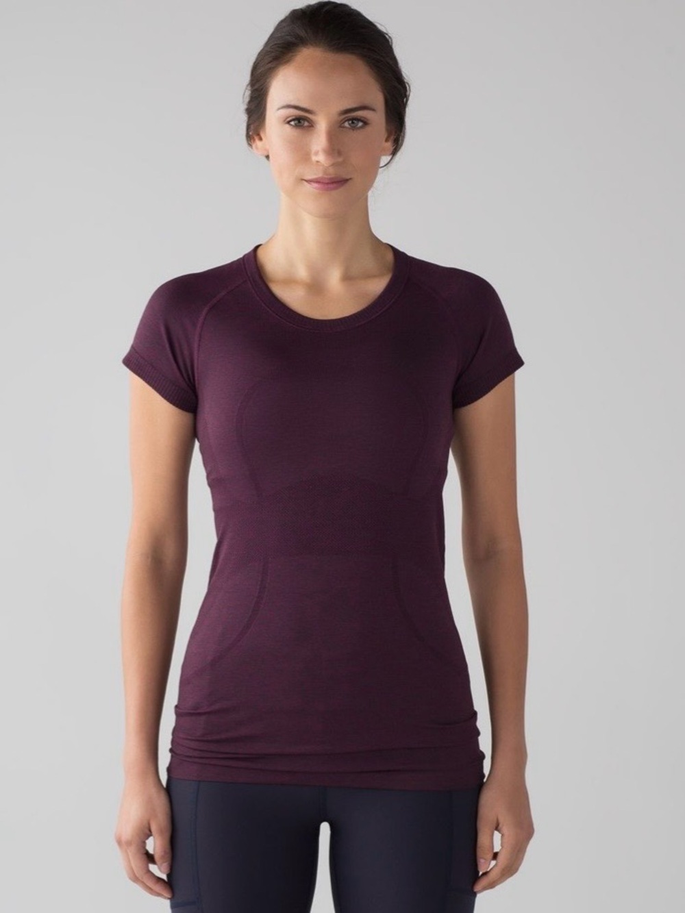 Lululemon swiftly Short-Sleeve Seamless Tee in burgundy Size 6 pre owned in good